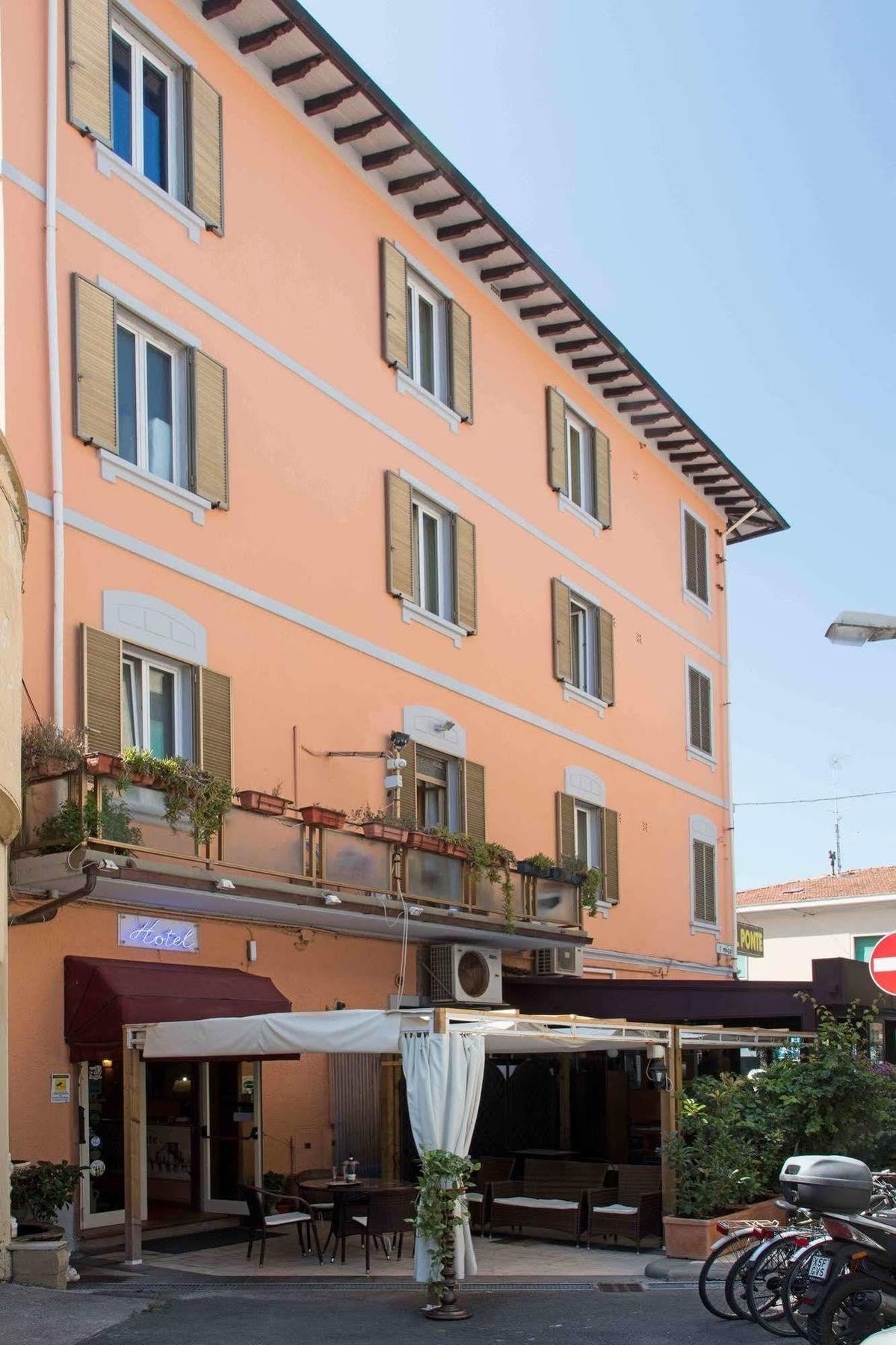 Hotel Il Ponte Cecina  Exterior photo